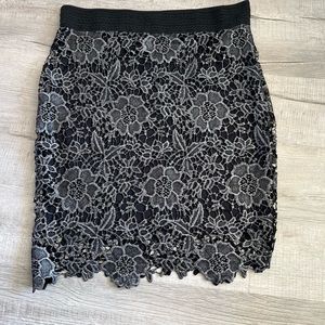 Pencil skirt. Black and silver/gray.